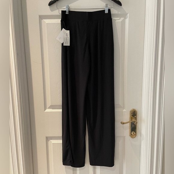 Woman’s wide leg stretchy pants - Picture 4 of 4